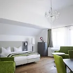 Отель Am Schloss 3*