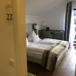 فندق أم شلوس 3*